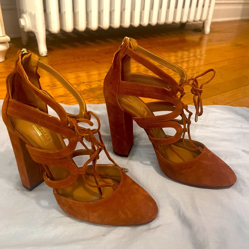 Aquazzura Holli Suede Curvy-Caged Pumps Cognac Brown